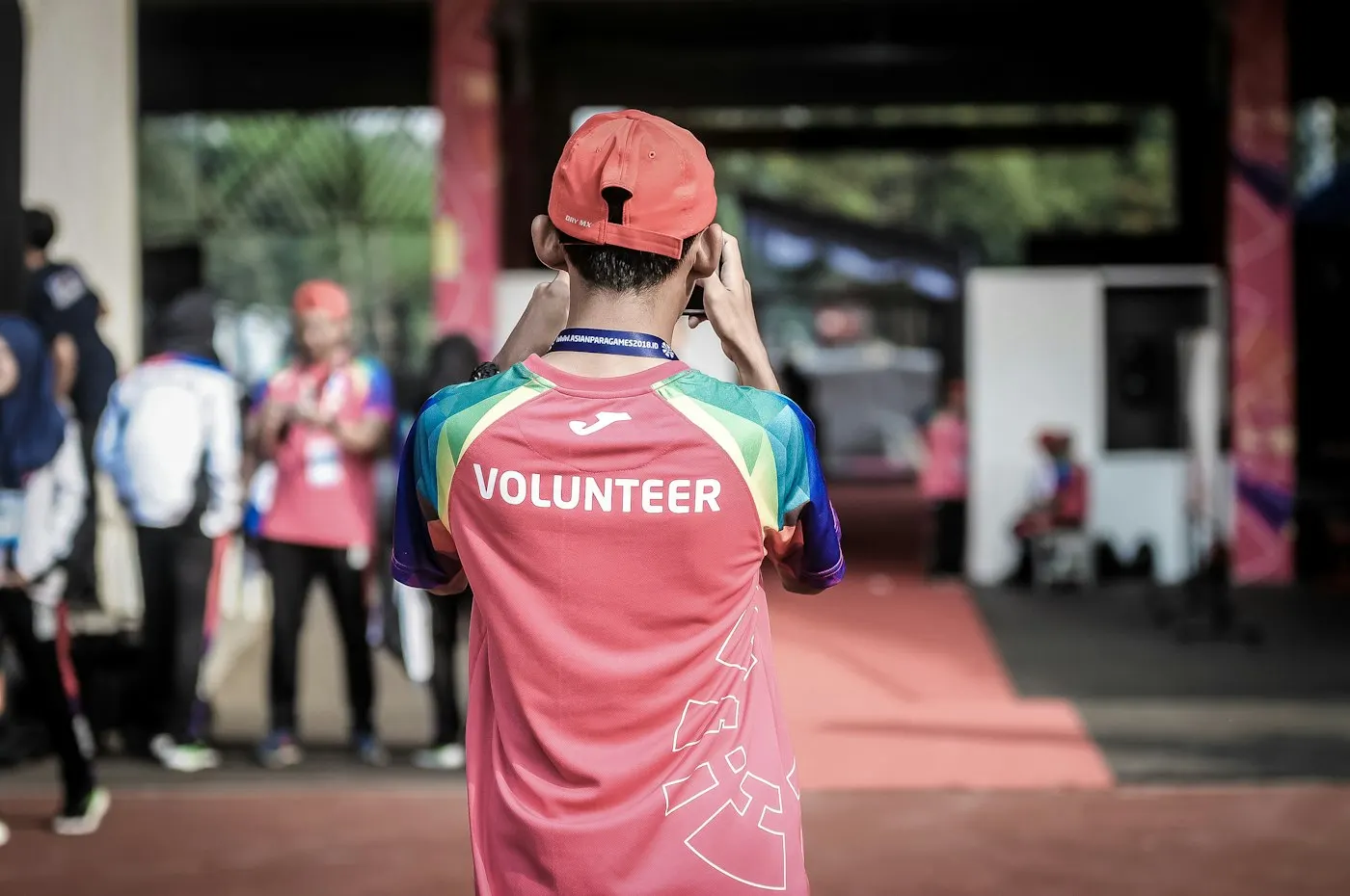 Voluntario en evento solidario